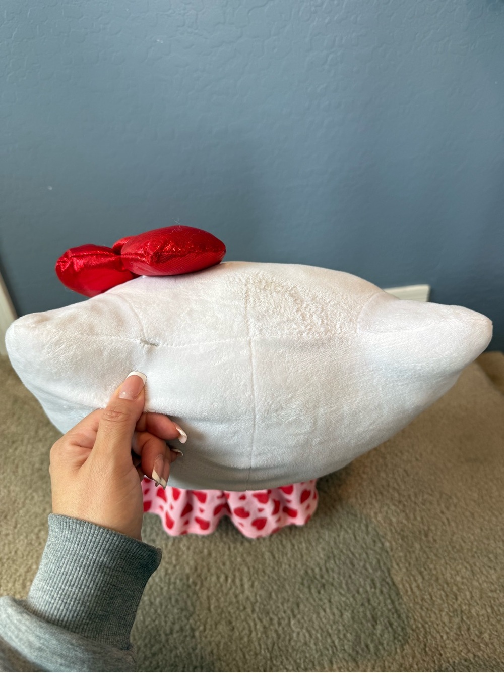 Hello Kitty Valentine 19 inch Plush - Picture 8 of 8